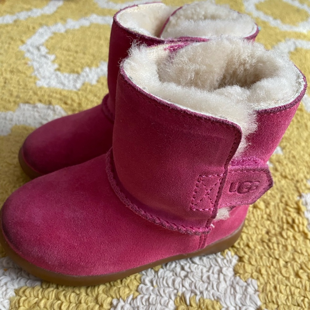 Toddler Uggs size 6